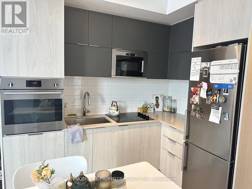 623 - 1 Belsize Drive, Toronto, ON - Indoor Photo Showing Kitchen With Upgraded Kitchen