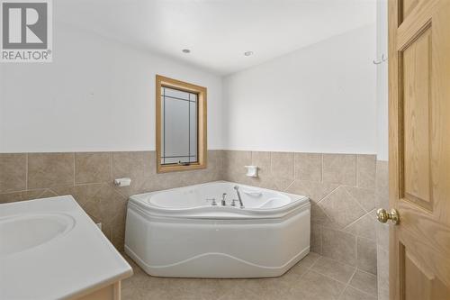 686 Frontenac St, Sault Ste. Marie, ON - Indoor Photo Showing Bathroom