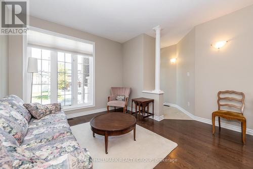 226 Kinghaven Crescent, Ottawa, ON - Indoor Photo Showing Living Room