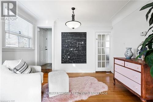 1671 King Street E, Hamilton (Delta), ON - Indoor Photo Showing Bedroom