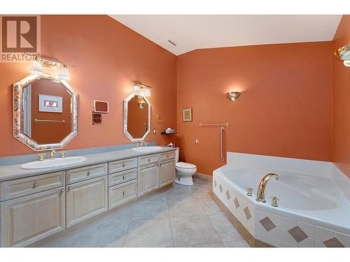 765 Westpoint Drive, Kelowna, BC - Indoor Photo Showing Bathroom