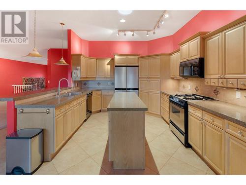 765 Westpoint Drive, Kelowna, BC - Indoor Photo Showing Kitchen