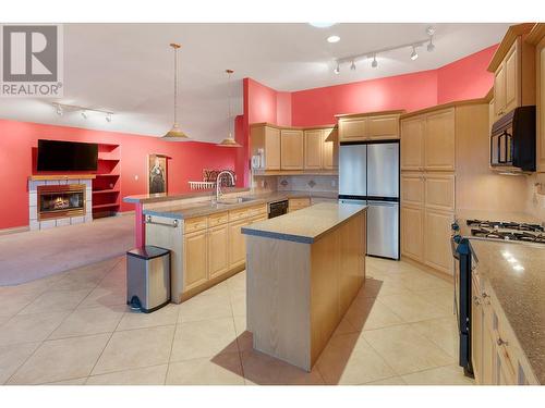 765 Westpoint Drive, Kelowna, BC - Indoor Photo Showing Kitchen