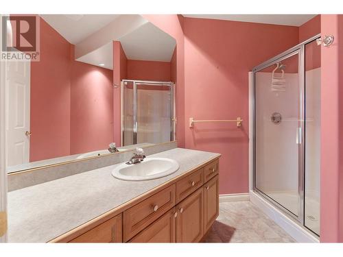 765 Westpoint Drive, Kelowna, BC - Indoor Photo Showing Bathroom