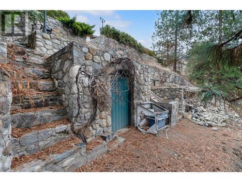 Secret Garden Vibes - 765 Westpoint Drive, Kelowna, BC - Outdoor