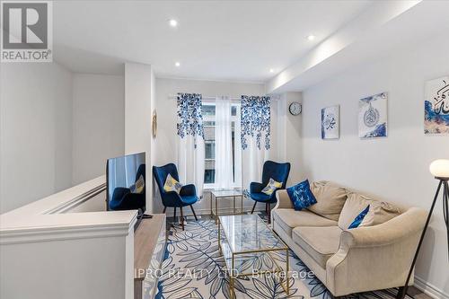 61 Soho Street, Hamilton, ON - Indoor Photo Showing Living Room