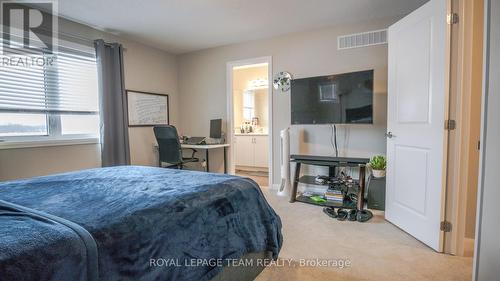 103 Aura Avenue, Ottawa, ON - Indoor Photo Showing Bedroom