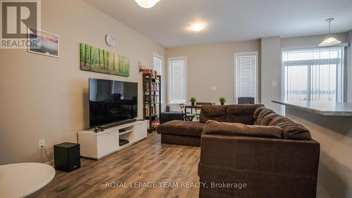 103 Aura Avenue, Ottawa, ON - Indoor Photo Showing Living Room