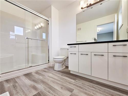 27 Clarkleigh Crescent, Winnipeg, MB - Indoor Photo Showing Bathroom