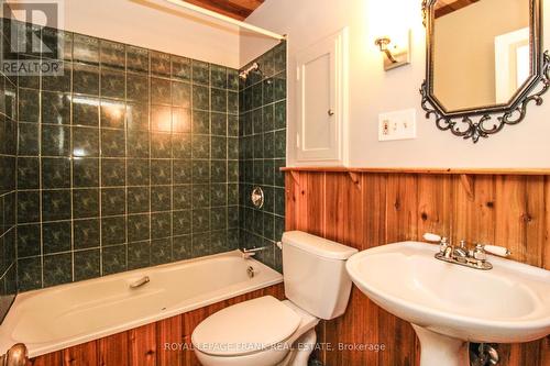 2 - 182 Mcdonnel Street, Peterborough (Downtown), ON - Indoor Photo Showing Bathroom