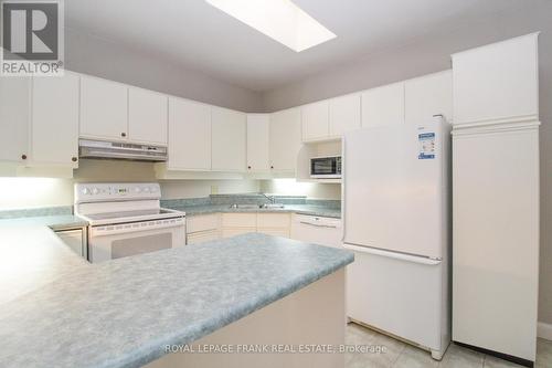 2 - 182 Mcdonnel Street, Peterborough (Downtown), ON - Indoor Photo Showing Kitchen