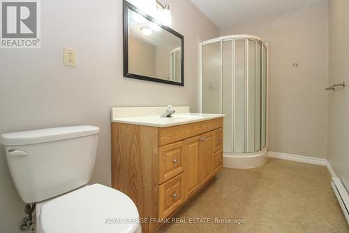 2 - 182 Mcdonnel Street, Peterborough (Downtown), ON - Indoor Photo Showing Bathroom