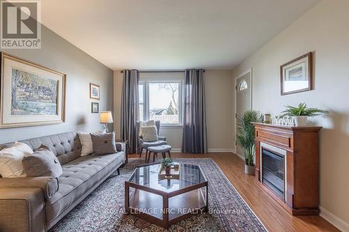 58 Bloomfield Avenue, St. Catharines, ON - Indoor Photo Showing Living Room