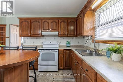 58 Bloomfield Avenue, St. Catharines, ON - Indoor Photo Showing Kitchen With Double Sink