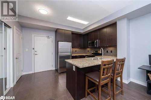 570 Lolita Gardens Unit# 125, Mississauga, ON - Indoor Photo Showing Kitchen With Double Sink With Upgraded Kitchen