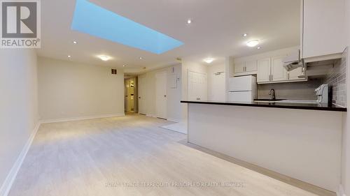 2 - 379 Jane Street, Toronto, ON - Indoor Photo Showing Kitchen