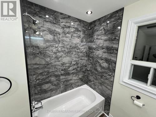 141 Chadburn Street, Oshawa, ON - Indoor Photo Showing Bathroom