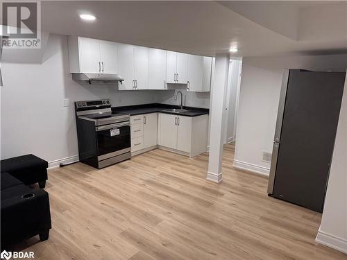 617 Windflower Crescent, Kitchener, ON - Indoor Photo Showing Kitchen