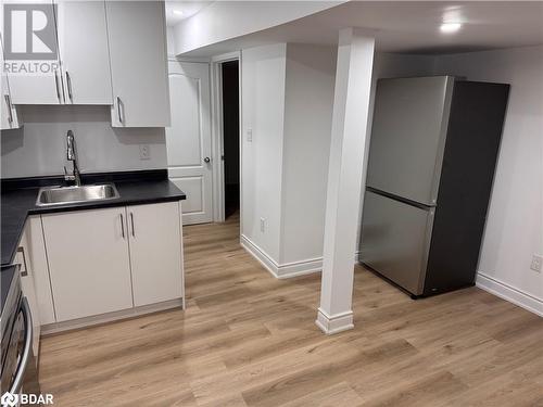 617 Windflower Crescent, Kitchener, ON - Indoor Photo Showing Kitchen