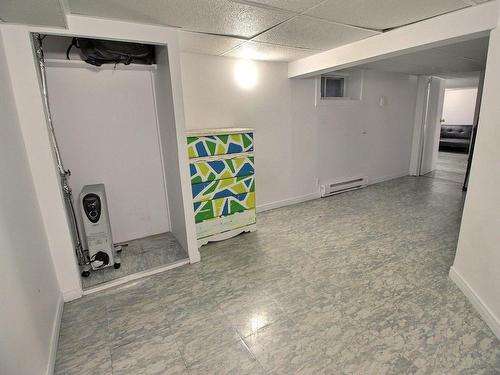 Room - 321 2E Avenue E., Amos, QC - Indoor