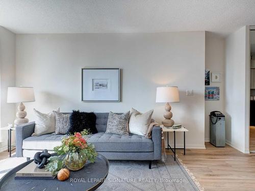 901-311 Richmond St E, Toronto, ON - Indoor Photo Showing Living Room