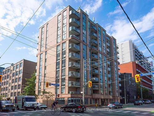 901-311 Richmond St E, Toronto, ON - Outdoor With Balcony With Facade