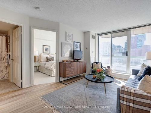 901-311 Richmond St E, Toronto, ON - Indoor Photo Showing Living Room