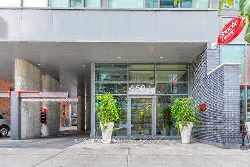 202-650 King St W, Toronto, ON - Outdoor