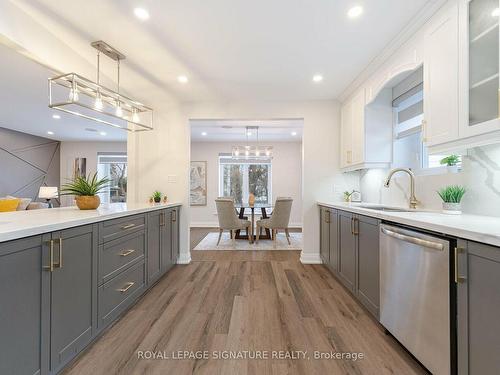 388 Antigua Rd, Mississauga, ON - Indoor Photo Showing Kitchen With Upgraded Kitchen