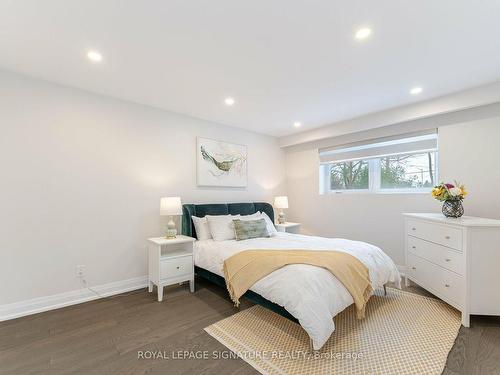 388 Antigua Rd, Mississauga, ON - Indoor Photo Showing Bedroom