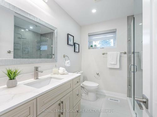 388 Antigua Rd, Mississauga, ON - Indoor Photo Showing Bathroom