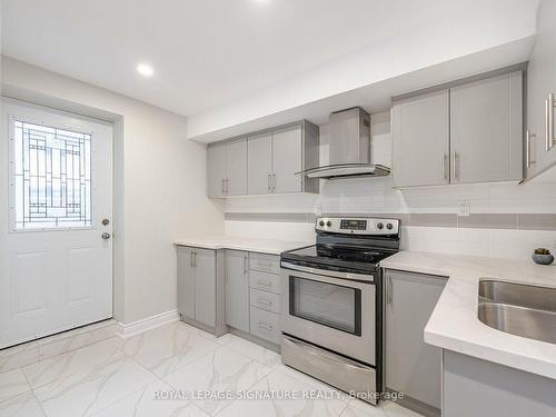 388 Antigua Rd, Mississauga, ON - Indoor Photo Showing Kitchen With Double Sink