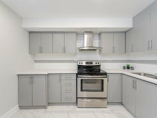 388 Antigua Rd, Mississauga, ON - Indoor Photo Showing Kitchen