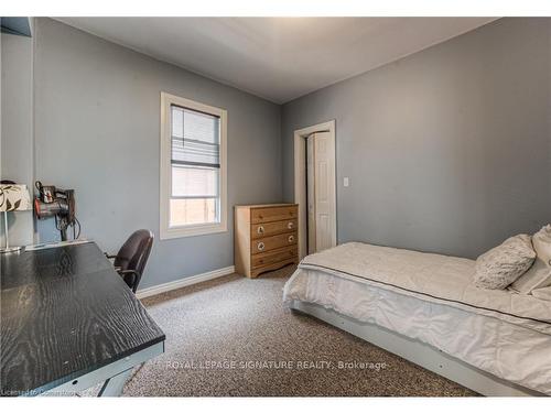 21 Wellington St N, Kitchener, ON - Indoor Photo Showing Bedroom