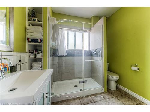 21 Wellington St N, Kitchener, ON - Indoor Photo Showing Bathroom