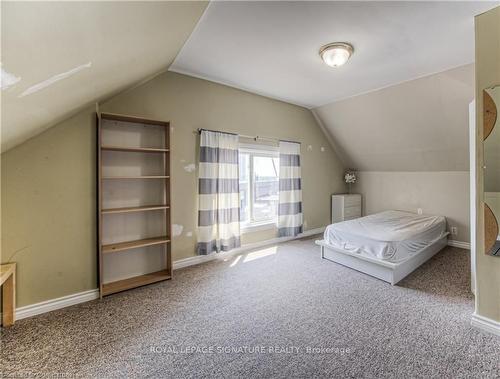 21 Wellington St N, Kitchener, ON - Indoor Photo Showing Bedroom