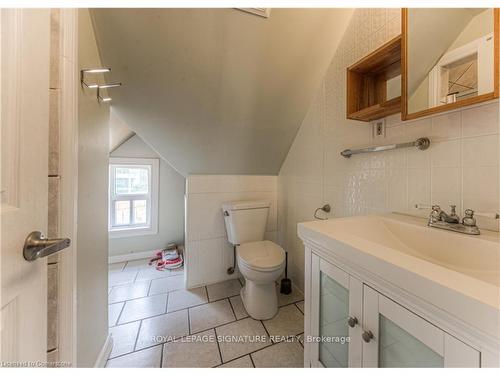 21 Wellington St N, Kitchener, ON - Indoor Photo Showing Bathroom