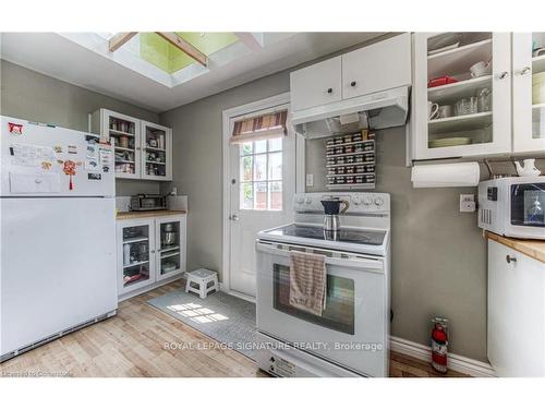 21 Wellington St N, Kitchener, ON - Indoor Photo Showing Kitchen