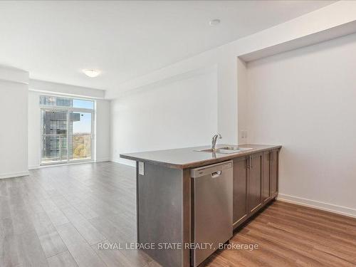 815-460 Dundas St E, Hamilton, ON - Indoor Photo Showing Kitchen With Double Sink