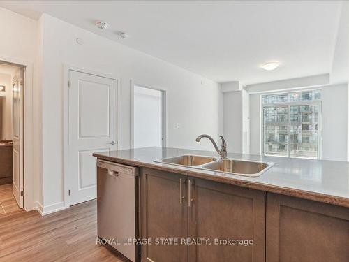 815-460 Dundas St E, Hamilton, ON - Indoor Photo Showing Kitchen With Double Sink