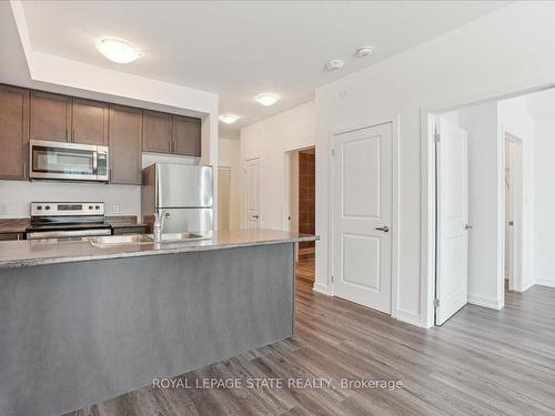 815-460 Dundas St E, Hamilton, ON - Indoor Photo Showing Kitchen With Stainless Steel Kitchen With Double Sink