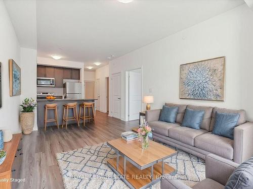 815-460 Dundas St E, Hamilton, ON - Indoor Photo Showing Living Room