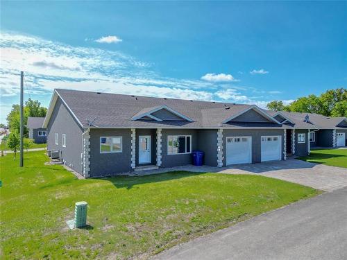 4 250 7Th Avenue N, Virden, MB - Outdoor With Facade