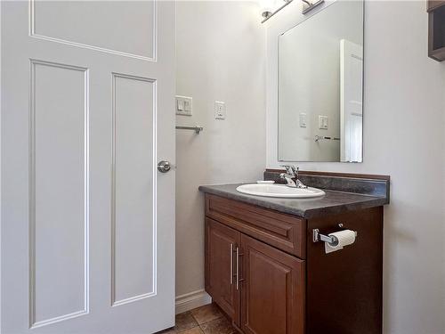 4 250 7Th Avenue N, Virden, MB - Indoor Photo Showing Bathroom