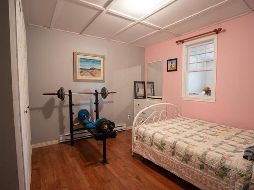 Exercise room - 18 Allée Georgine, Les Îles-De-La-Madeleine, QC - Indoor Photo Showing Bedroom