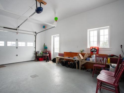 Garage - 18 Allée Georgine, Les Îles-De-La-Madeleine, QC - Indoor Photo Showing Garage