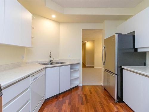 204-1010 View St, Victoria, BC - Indoor Photo Showing Kitchen With Double Sink