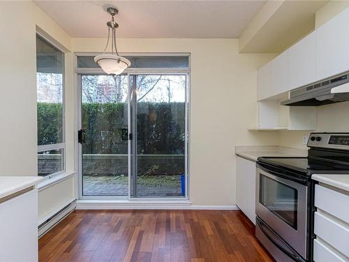 204-1010 View St, Victoria, BC - Indoor Photo Showing Kitchen