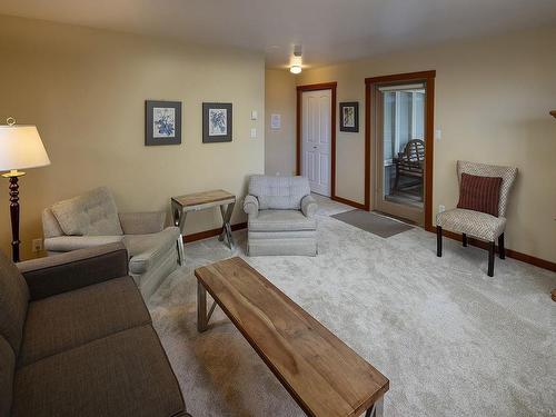 213 Mary St, Victoria, BC - Indoor Photo Showing Living Room