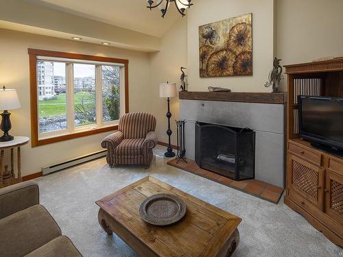 213 Mary St, Victoria, BC - Indoor Photo Showing Living Room With Fireplace